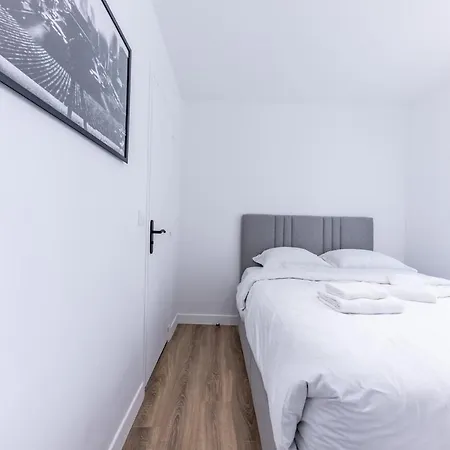 Chic 4-star Only 10 Minutes From Le Marais *