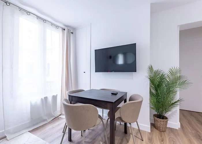 Chic 4-star Only 10 Minutes From Le Marais
