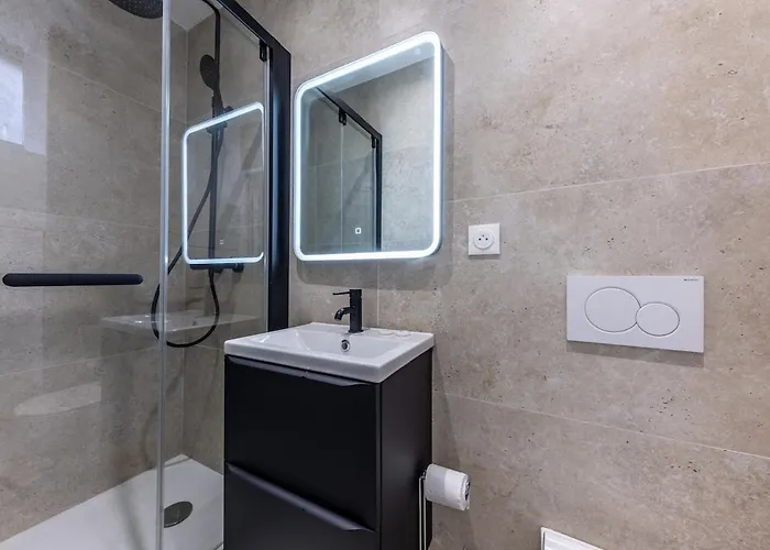 Chic 4-star Only 10 Minutes From Le Marais